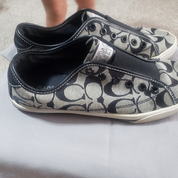 Shoes - Picture 5 of 5